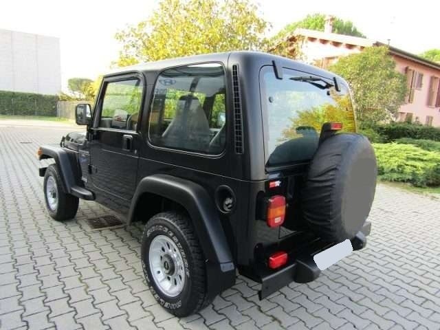 Jeep Wrangler 4.0 L 177ch